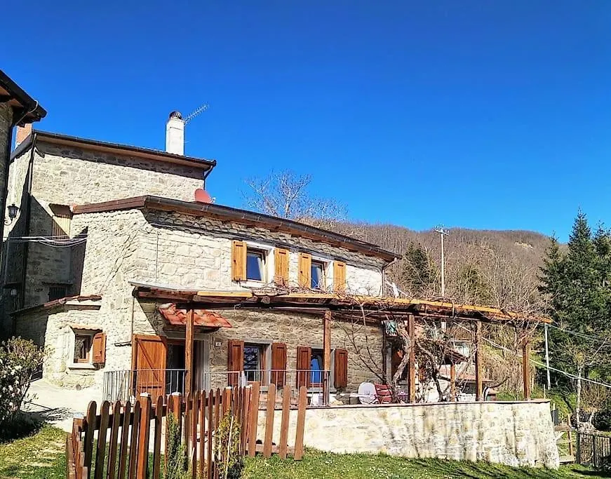 The House In The Paradise Of Serra. Chiusi della Verna Italia
